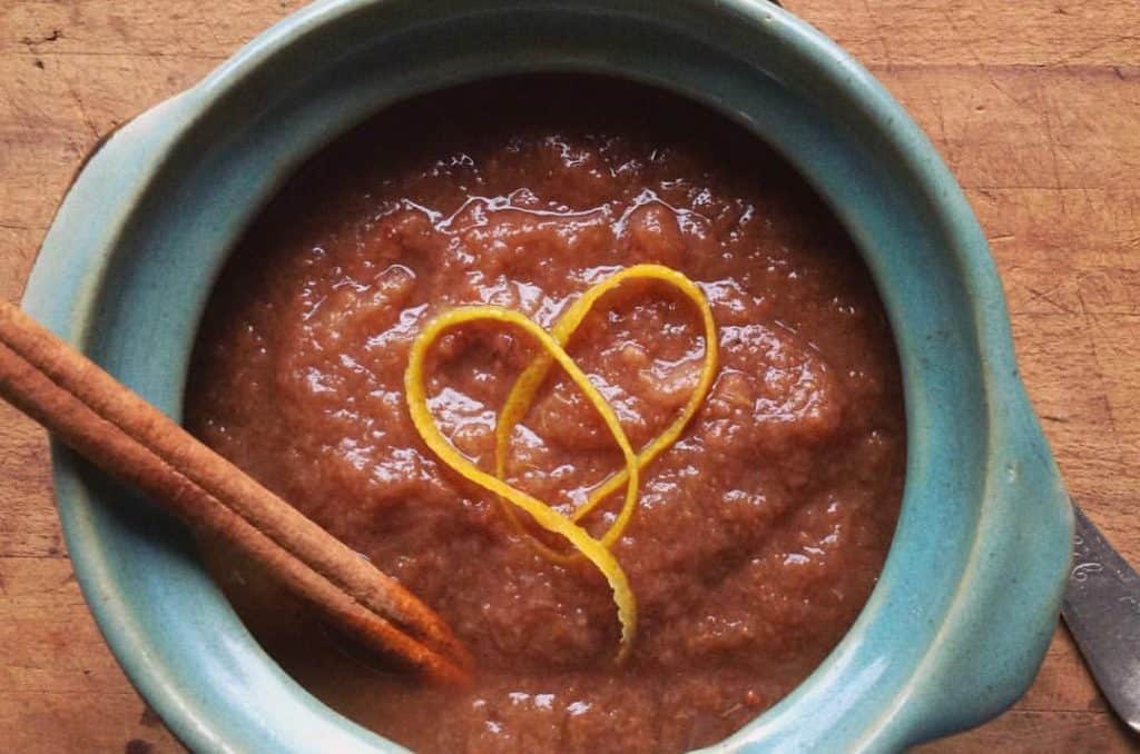 easy slow cooker spiced pear sauce