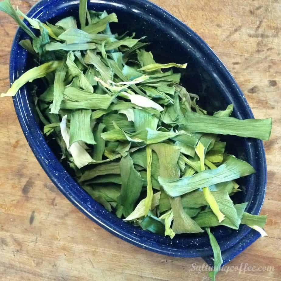 How to make leek powder from leftover green parts