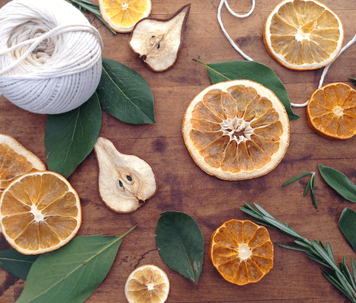 How to dry perfect citrus slices for holiday decorations...it's super easy to make traditional dried orange slices for ornaments and garlands. #Christmascrafts #driedoranges #farmhouseChristmas #traditionalChristmas #DIYChristmasdecorations #handmadeChristmas