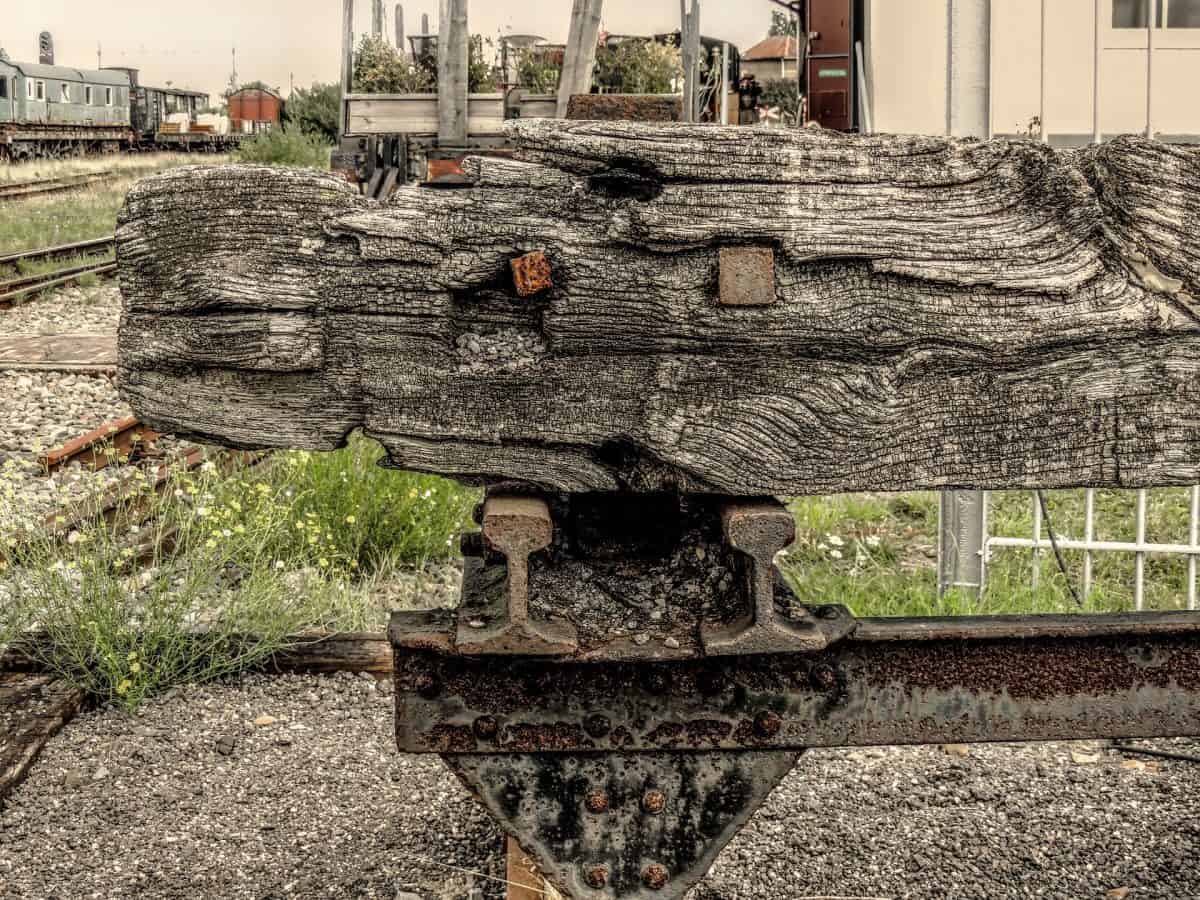 What is an anvil? A Railroad Type Anvil is simply a cut section of railroad line.