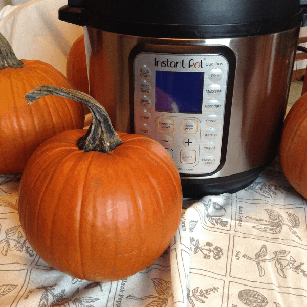 Did you know you can cook a whole pumpkin in an Instant Pot for perfect pumpkin puree? #Instantpothacks #cookingwithpumpkin