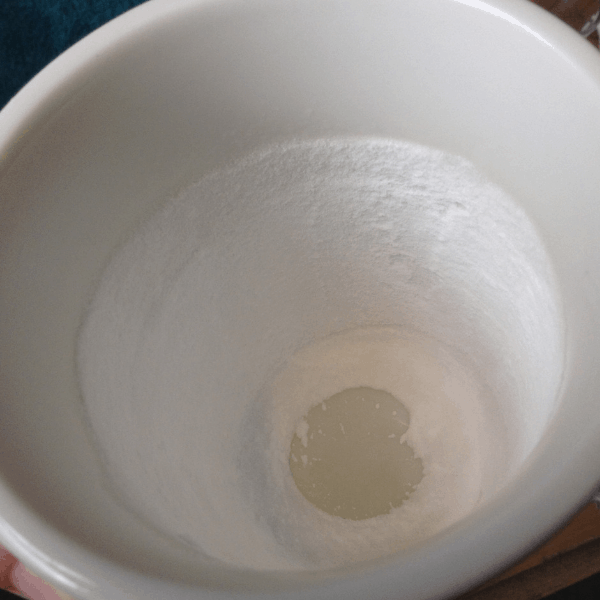how to naturally clean a stained mug