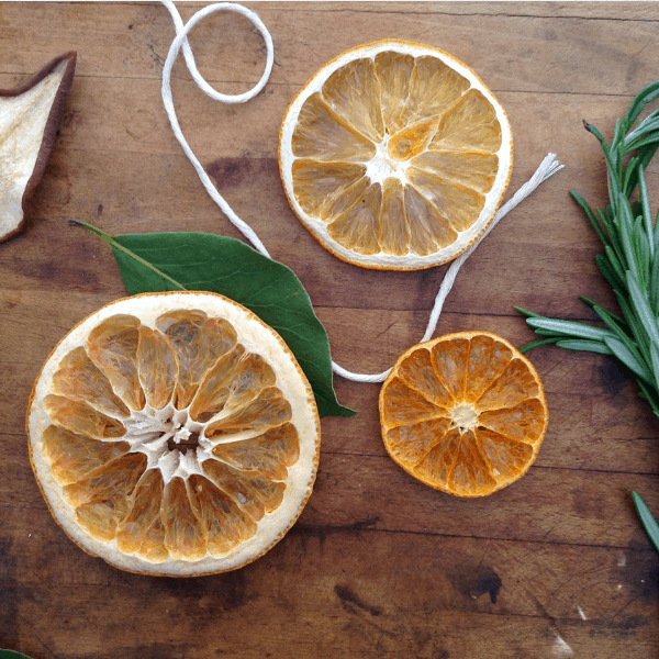 how to make a dried fruit and herb wreath #Christmascrafts #naturaldecorating #traditionalChristmas #farmhouseChristmas #farmhouseporch