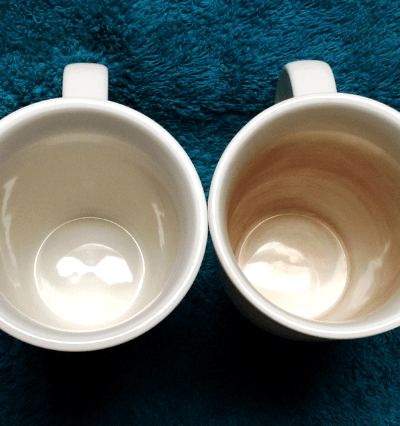 How to naturally clean a stained mug #naturalcleaning #bakingsodahacks