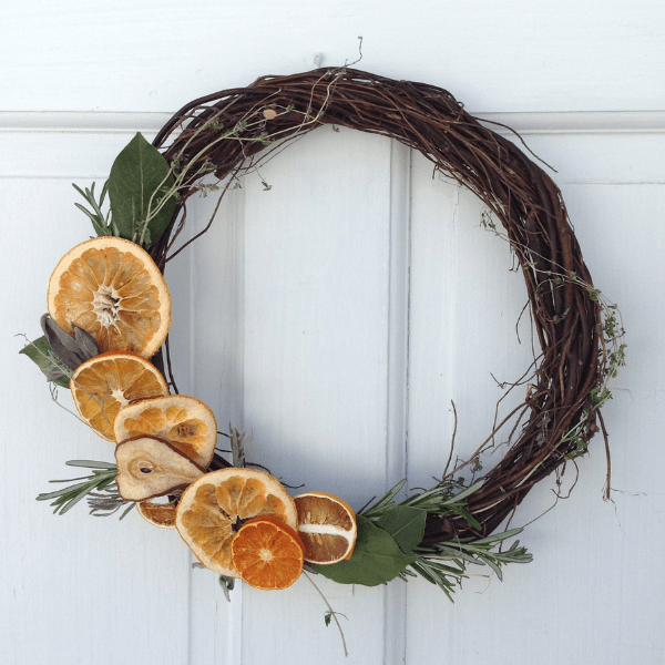 how to make a dried fruit and herb wreath #Christmascrafts #naturaldecorating #traditionalChristmas #farmhouseChristmas #farmhouseporch