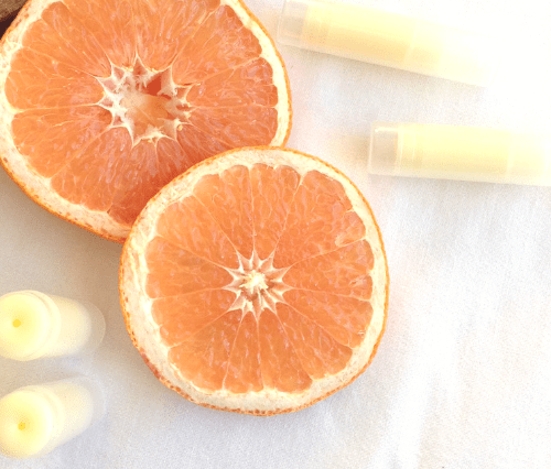 Easy DIY grapefruit lip balm made with all natural ingredients and essential oil #easydiy #naturalbeauty #naturalhealth #grapefruit #essentialoils #EORrecipes #EssentialOilDIY