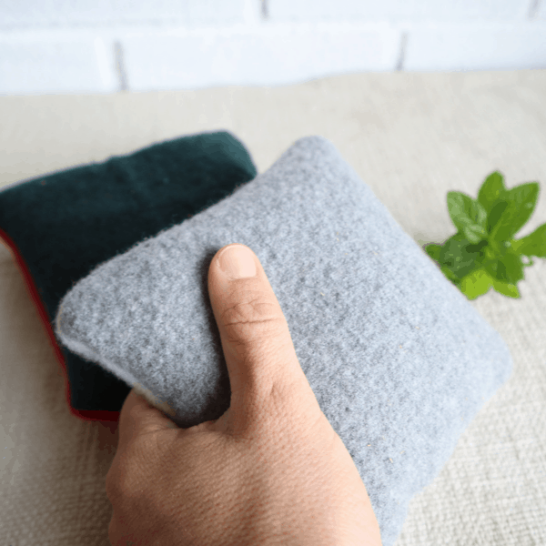 How to use herbal heating packs