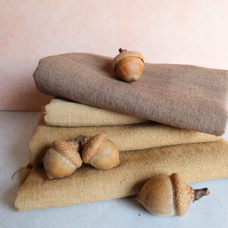 How to make natural black dye with acorns - La creative mama