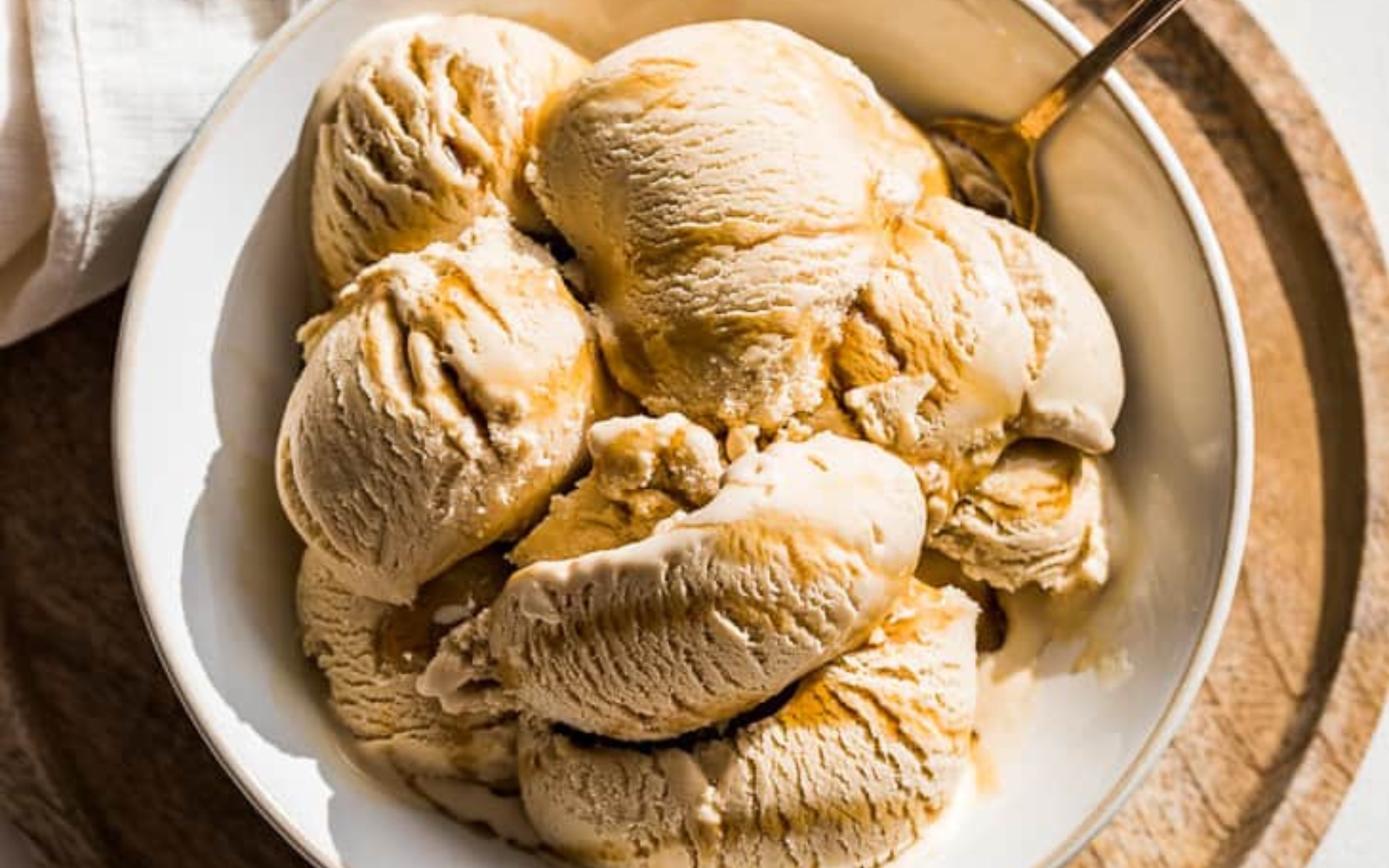 bowl of maple ice cream 
