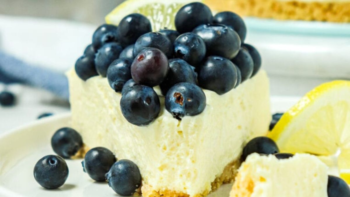 No-bake lemon and blueberry cheesecake slice