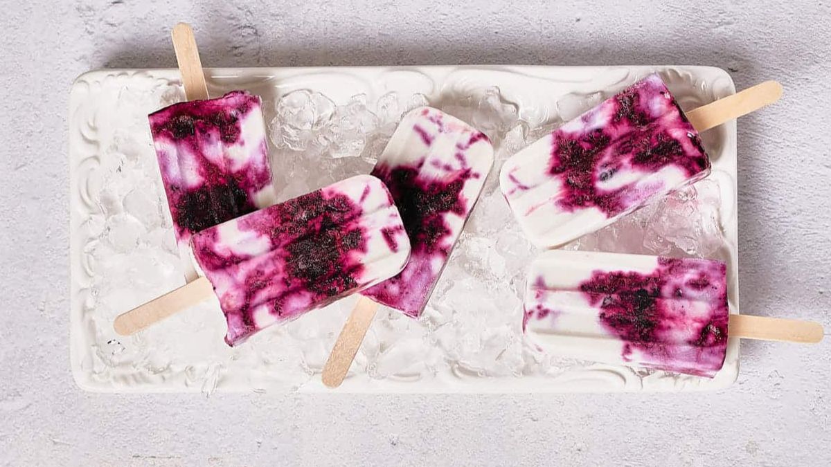 Blueberry and coconut popsicles