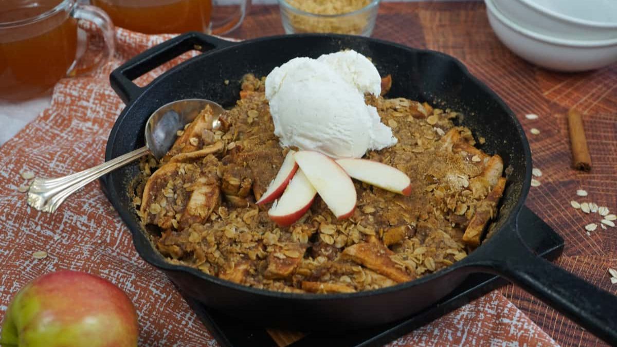 Apple crisp cooked on the grill