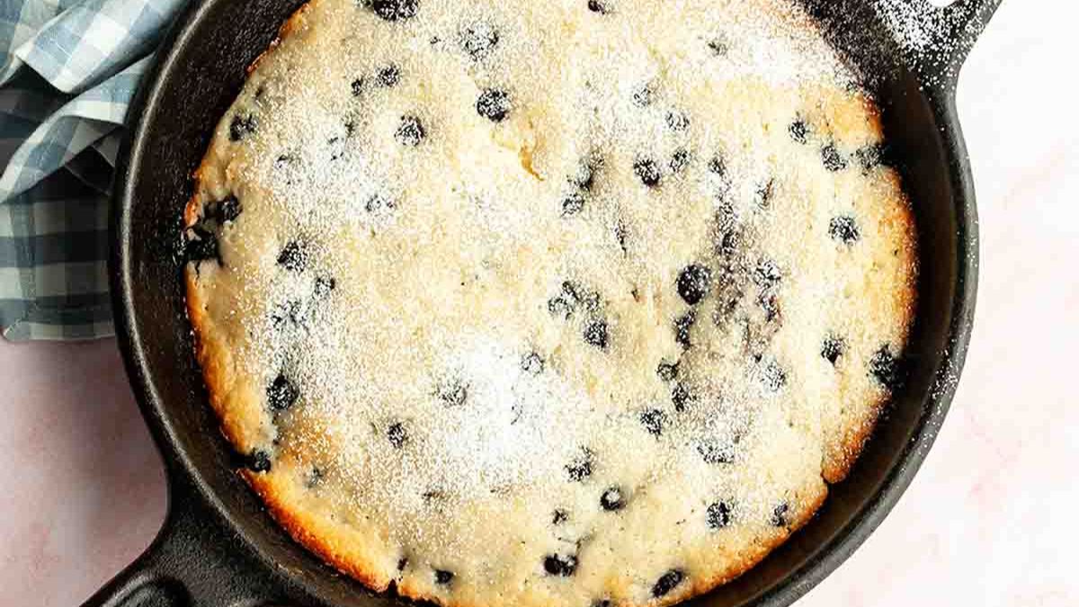 Cast iron blueberry cake