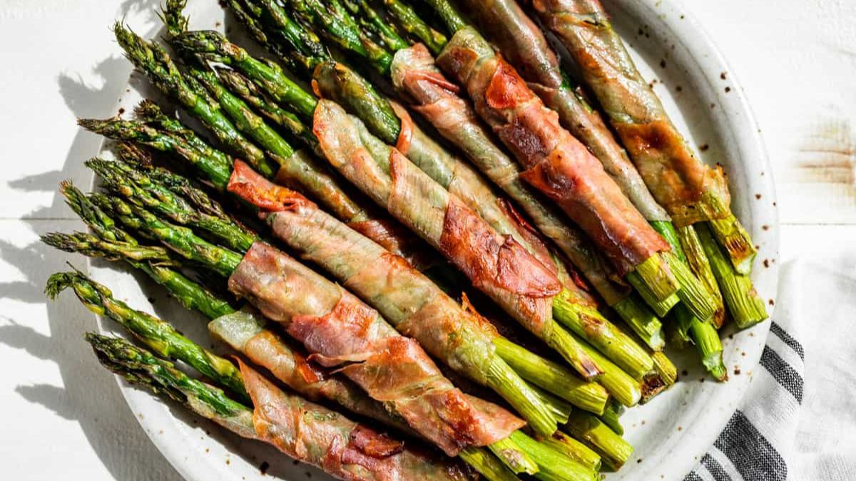 Grilled asparagus wrapped in prosciutto