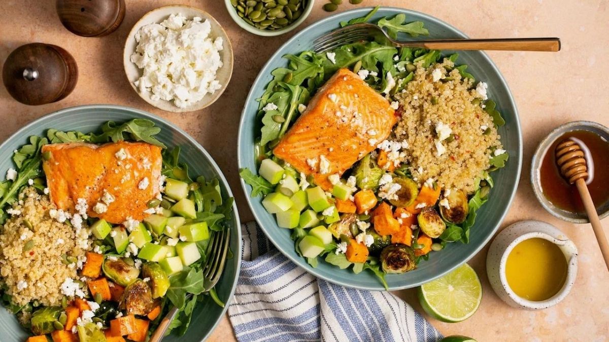 Quinoa bowl with salmon and vegetables