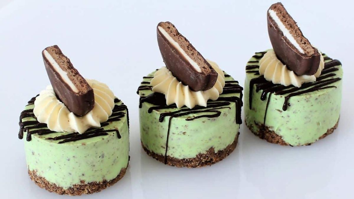 Mini Cheesecakes made with mint chocolate chips