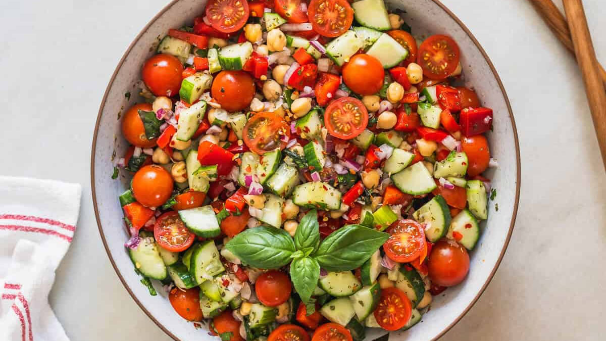Chickpea and cucumber salad with Mediterranean flavors