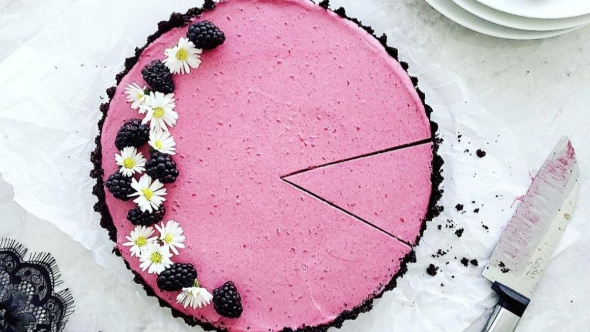 No Bake Blackberry tart served with fresh blackberries and flowers