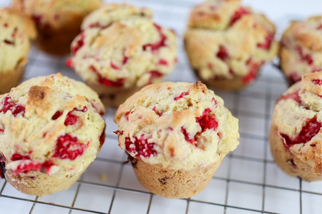 Low Calorie Raspberry Muffins Quick and Easy Raspberry Muffins - Salt in my Coffee