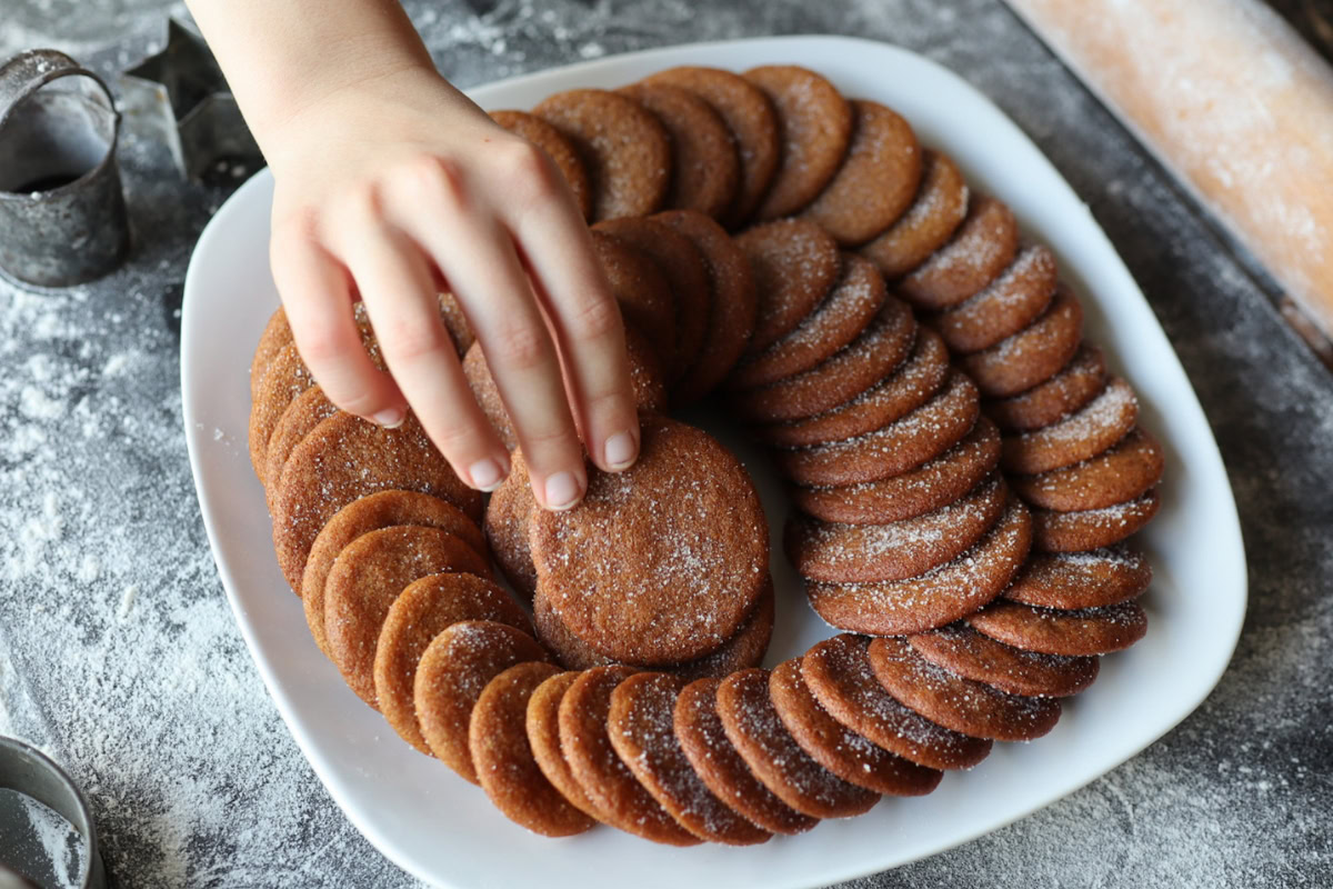 a plate of ginger snaps cookies from an 1800's cookie recipe