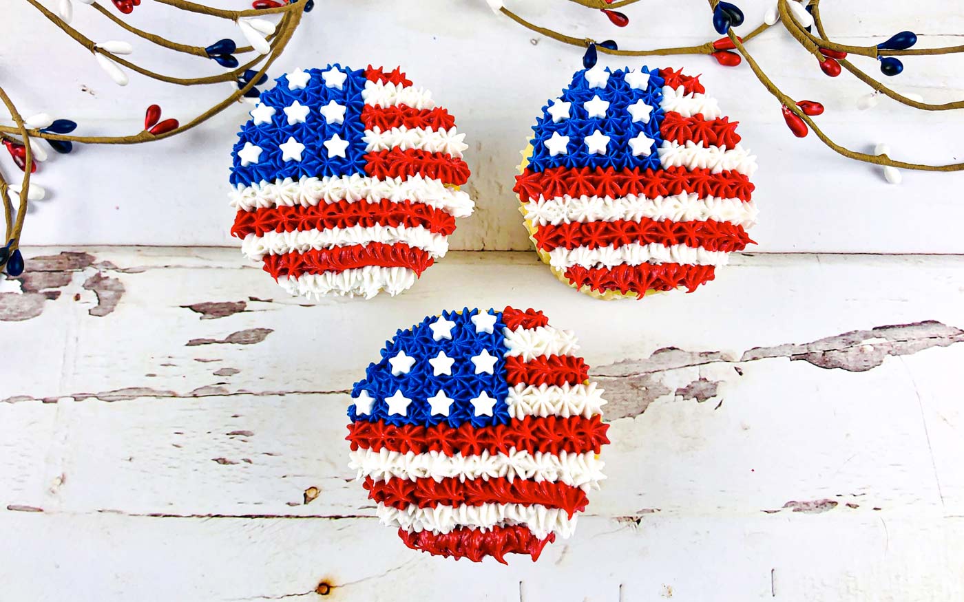 cupcakes decorate to look like American flags